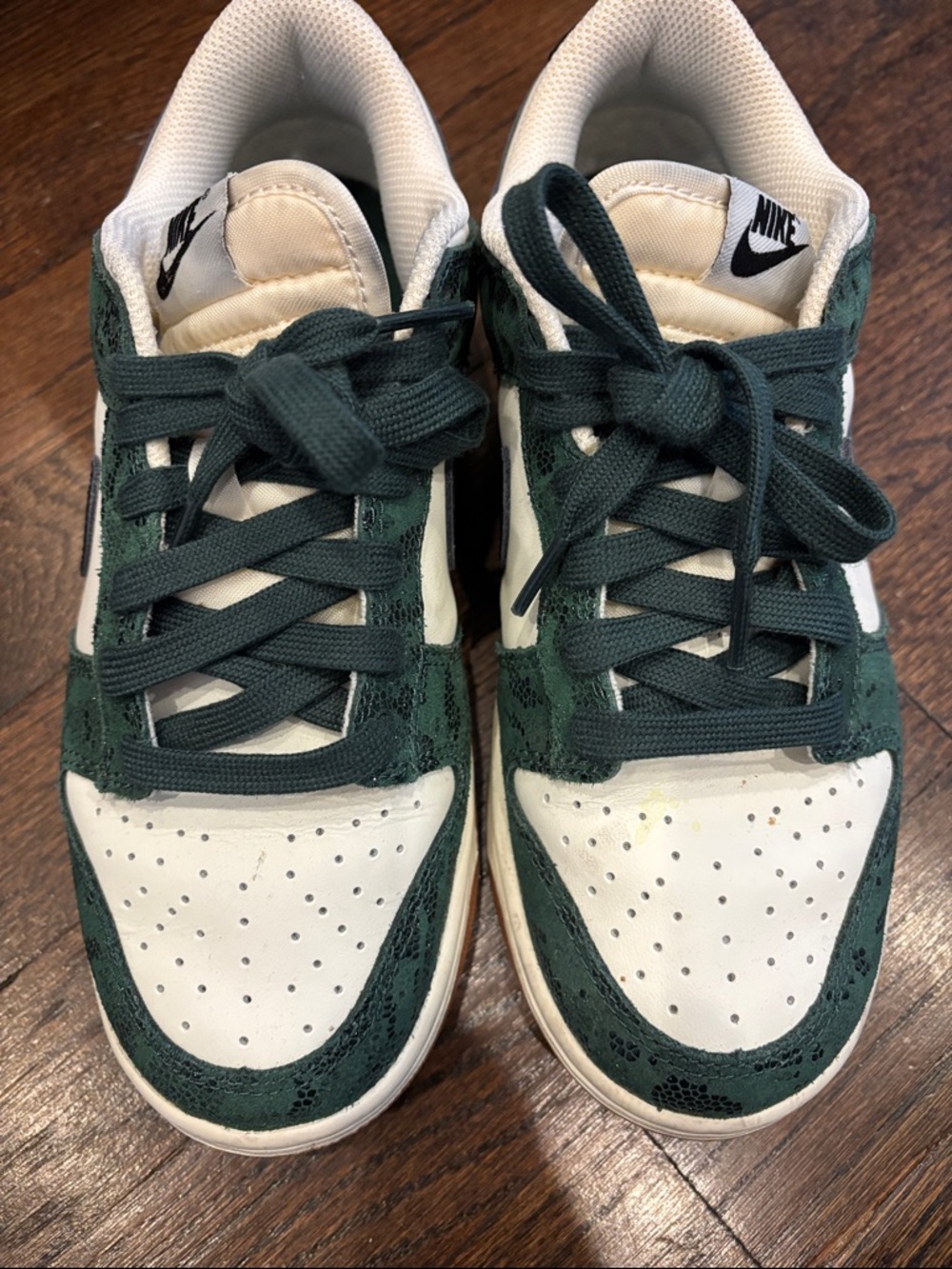Women’s Nike Dunk Low Green White Black - Picture 3 of 10